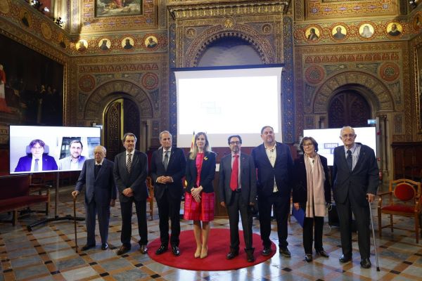 Foreign minister Victòria Alsina, center, with former Catalan presidents and MEPs on February 21, 2022 (Courtesy of the Catalan government)